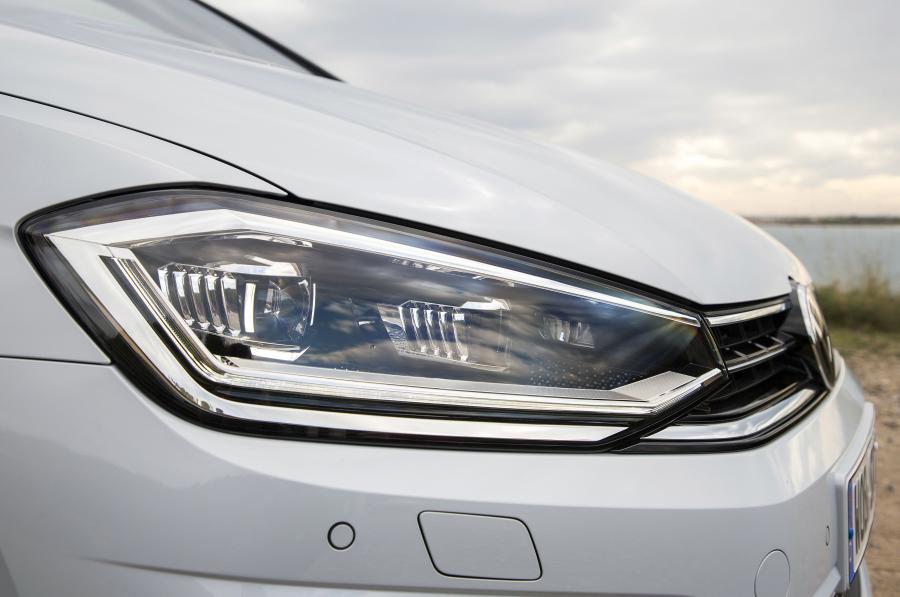 Детали экстерьера Volkswagen Golf Sportsvan TSI 2017 года  (WW) (фото 18 из 40)
